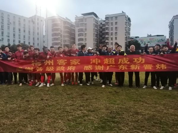 讲述一名心理学家在一场斗智斗勇的战役中与一名危险的年青天才进行交往 - 她不知道女孩具有的超天然气力，或她的生命处于均衡状况。心理学家吉米，负责医治一个危险的小天才，却不知她具有超天然气力，但生命却危在朝夕……